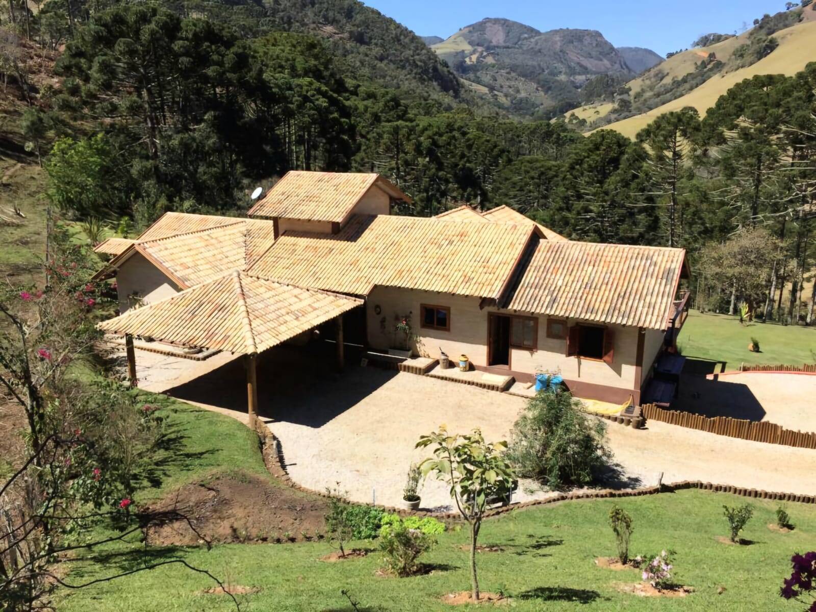 #300 - Casa para Venda em Gonçalves - MG