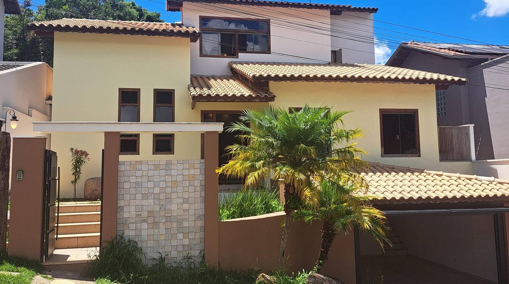 #403 - Casa para Venda em Cambuí - MG