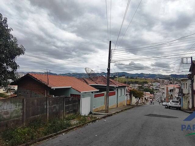 Casa para Venda em Cambuí - 5